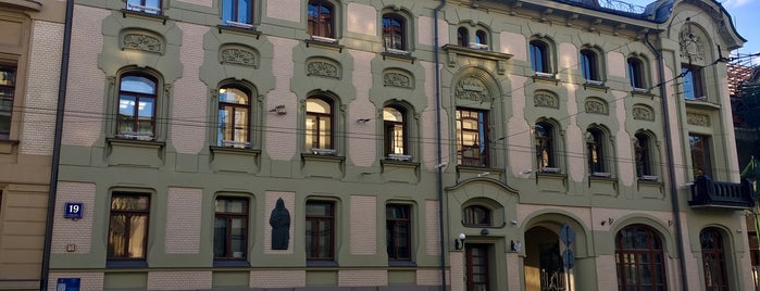 Доходный дом В. И. Грязнова is one of Постройки в стиле модерн (архитектор Лев Кекушев).