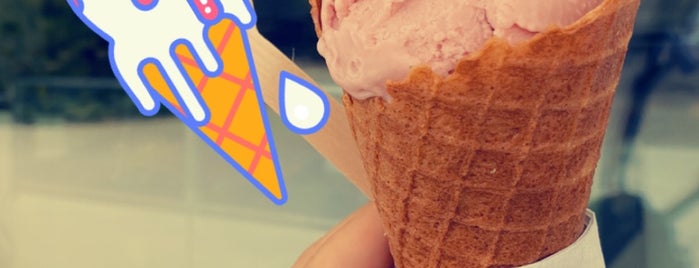 Lux* Ice Cream is one of Lugares favoritos de Abdulaziz.