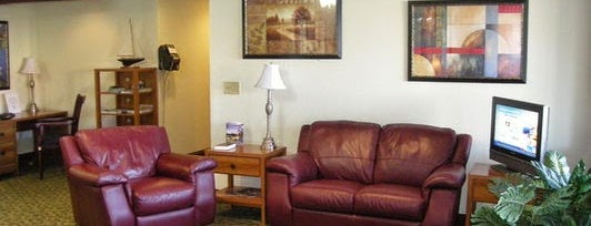 Red Roof Inn & Suites Muskegon Heights is one of Posti che sono piaciuti a Joe.