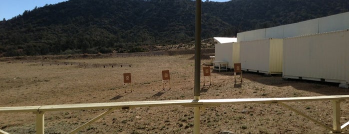Desert Marksmen is one of สถานที่ที่ Jeff ถูกใจ.