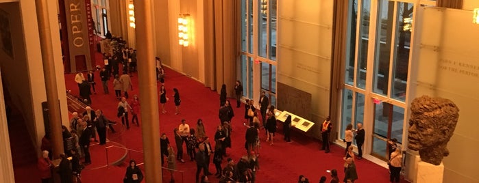 The John F. Kennedy Center for the Performing Arts is one of Regi'nin Beğendiği Mekanlar.