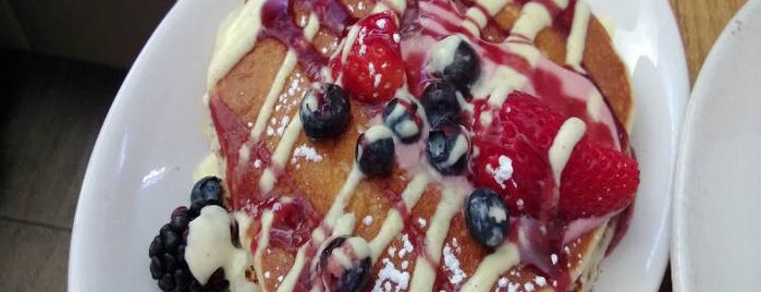 Wildberry Pancakes & Cafe is one of Chicago Brunches.