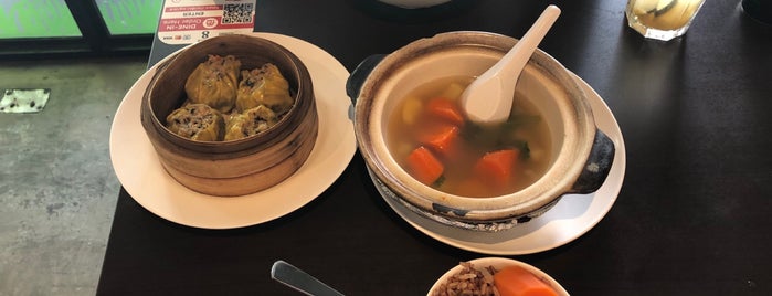 Divine Realm Vegetarian Restaurant 天运素食 后港 is one of Serene'nin Beğendiği Mekanlar.