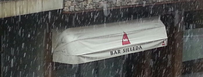bar Silleda is one of Locais curtidos por alejandro.