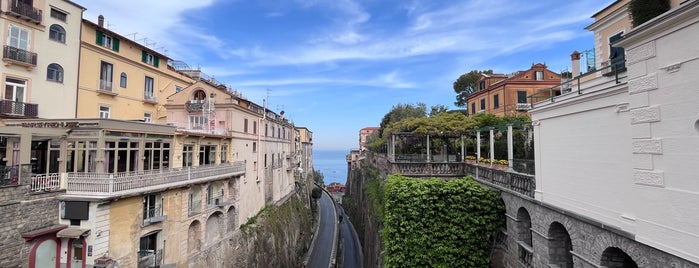 Piazza Tasso is one of Italie.