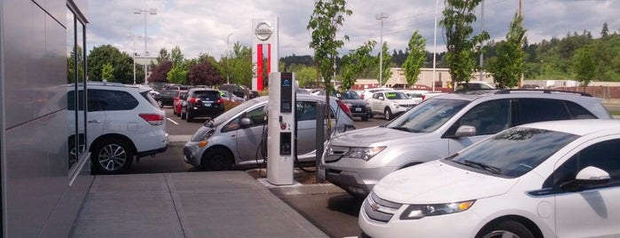 Younker Nissan is one of Lieux qui ont plu à Kann.