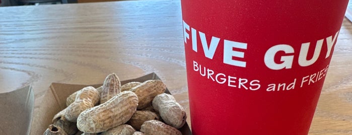 Five Guys is one of Foráneos.