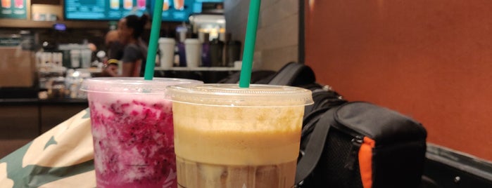 Starbucks is one of Tempat yang Disukai Angela.