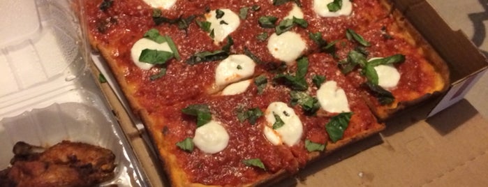 Tony Roni's Pizza Roxborough is one of Posti che sono piaciuti a Saaya Rei.