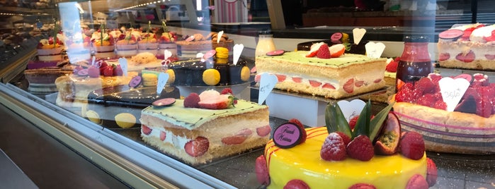 Boulangerie Aux Delices de La Gare is one of Pari’s Liked Places.