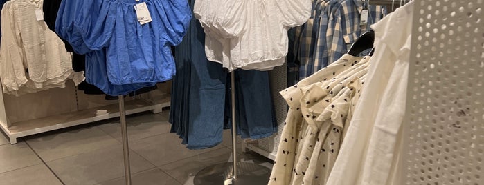 H&M is one of Katiaさんのお気に入りスポット.