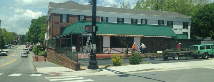 Backstreets Restaurant is one of Blacksburg Must-Do's.