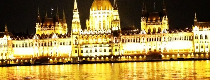 Parliament Building is one of Johannes Brahms — Hungarian Dance.