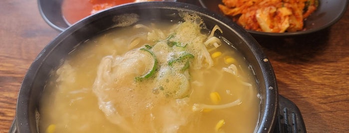 숙아채 콩나물국밥 is one of 맛집.