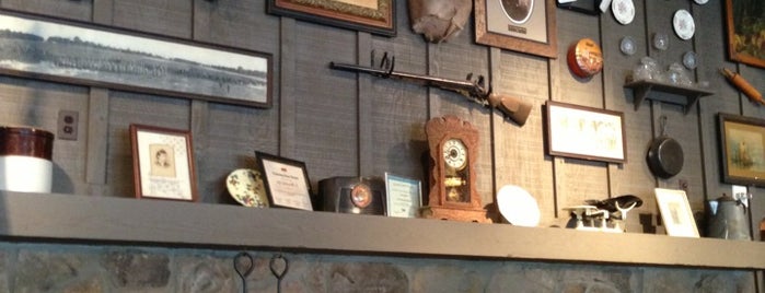 Cracker Barrel Old Country Store is one of Sarah 님이 좋아한 장소.