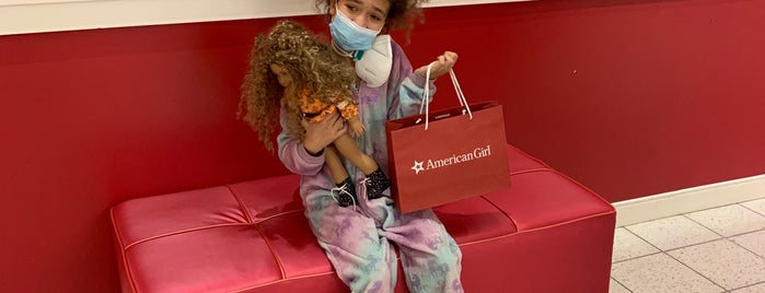 American Girl Store is one of Tempat yang Disukai Mac.