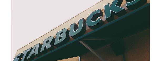 Starbucks is one of สถานที่ที่ Emily ถูกใจ.