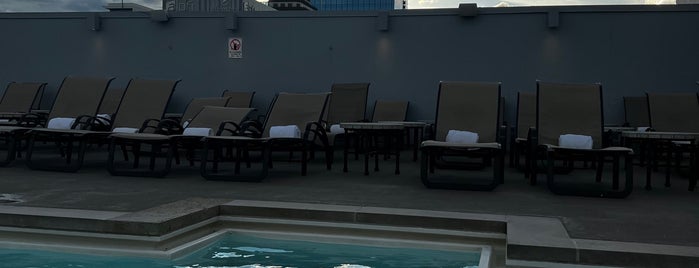 Omni Hotel Pool is one of Posti che sono piaciuti a Roberto.