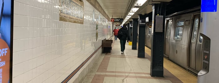 MTA Subway - 8th St/NYU (R/W) is one of Tempat yang Disukai Maria.