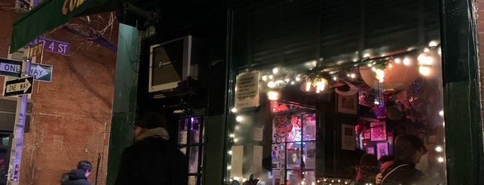 The Cubbyhole Bar is one of Orte, die Marie gefallen.