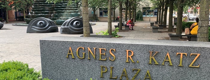 Agnes R Katz Plaza ("Eyeball Park") is one of Tempat yang Disukai Brian.
