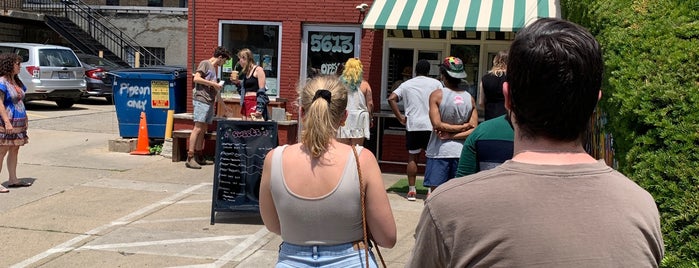 Pigeon Bagels is one of Kimmie's Saved Places.