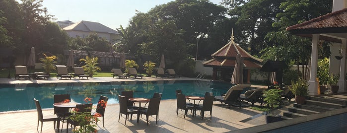 Regency Angkor Hotel is one of Lieux qui ont plu à phongthon.