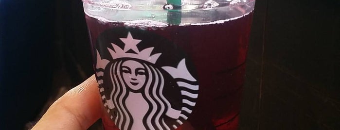 Starbucks is one of Orte, die Lisa gefallen.