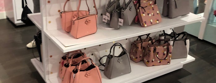 Kate Spade New York Outlet is one of Rachel'in Beğendiği Mekanlar.