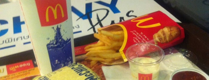 McDonald's & McCafé is one of Annie : понравившиеся места.