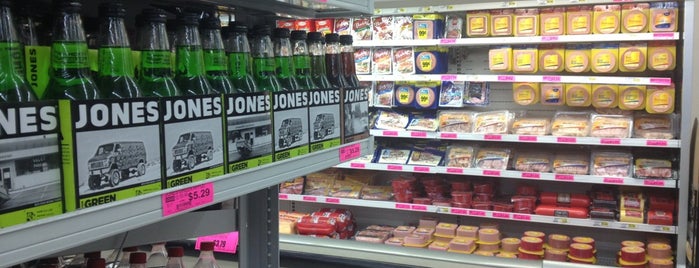 Harps Food Store is one of Posti che sono piaciuti a Joanna.