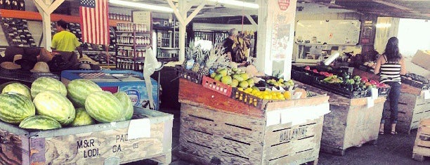 Cairn's Corner Produce Stand is one of Dan’s Liked Places.