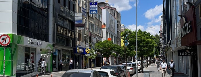 Zafer Caddesi is one of Tempat yang Disukai Tuncay.