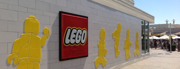 The LEGO Store is one of Tempat yang Disukai Nichole.