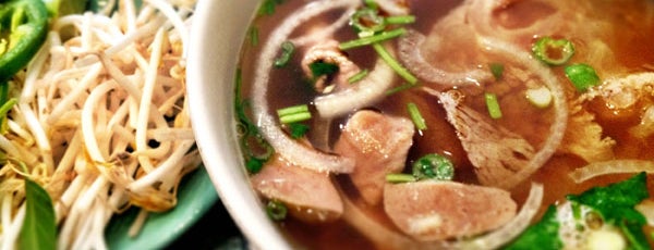 Simply Pho House is one of Lugares favoritos de Troy.