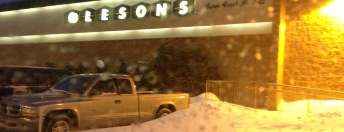 Oleson's Food Store #608 is one of Tempat yang Disukai Dick.