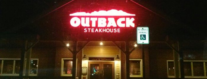 Outback Steakhouse is one of สถานที่ที่ Annie ถูกใจ.