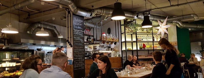 Nadodrze Cafe Resto Bar is one of Locais curtidos por Marta.