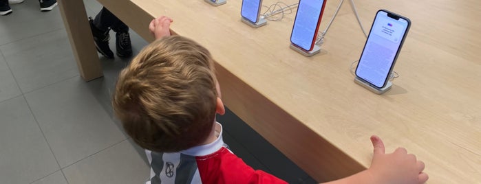 Apple Touchwood Centre is one of Apple - Official UK Stores - May 2018.