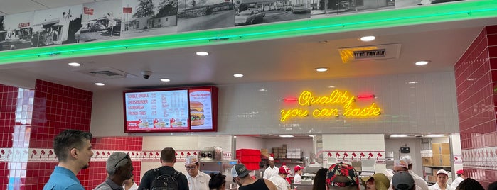 In-N-Out Burger is one of Merve : понравившиеся места.