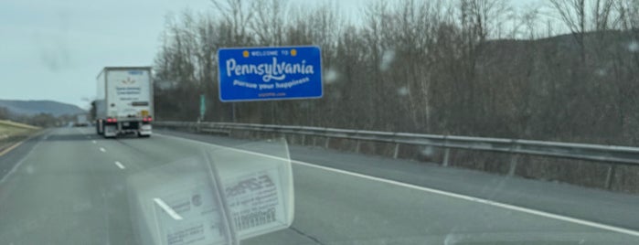 New York / Pennsylvania State Line is one of state border crossings.