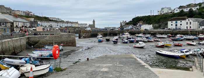 Porthleven Harbour is one of Shaunさんのお気に入りスポット.