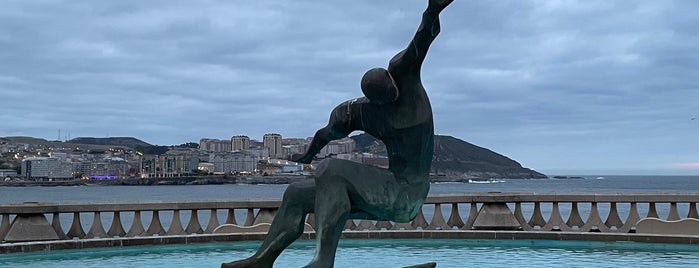 Fuente de los Surfistas is one of Coruña.