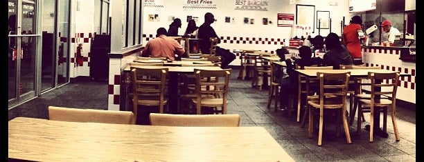 Five Guys is one of Lugares favoritos de Andrew.