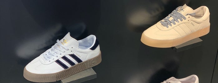 Adidas Originals Franchise Store is one of Seoul Hypebeast.