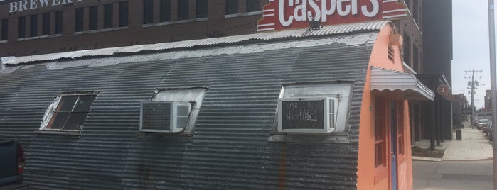 Casper's Chili is one of สถานที่ที่ Travis ถูกใจ.