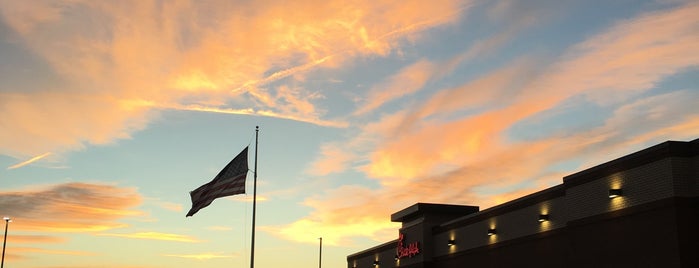 Chick-fil-A is one of Lieux qui ont plu à Travis.