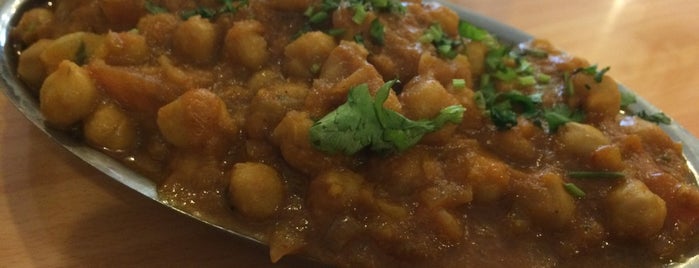 Rangoli Indian Grill is one of Posti che sono piaciuti a Amber.