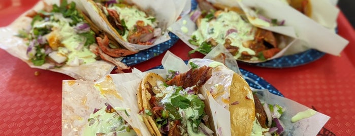 Tacos El Gordo is one of สถานที่ที่ Chris ถูกใจ.