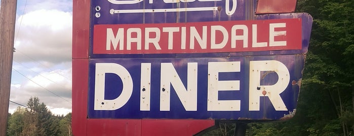 Martindale Chief Diner is one of สถานที่ที่ Chris ถูกใจ.
